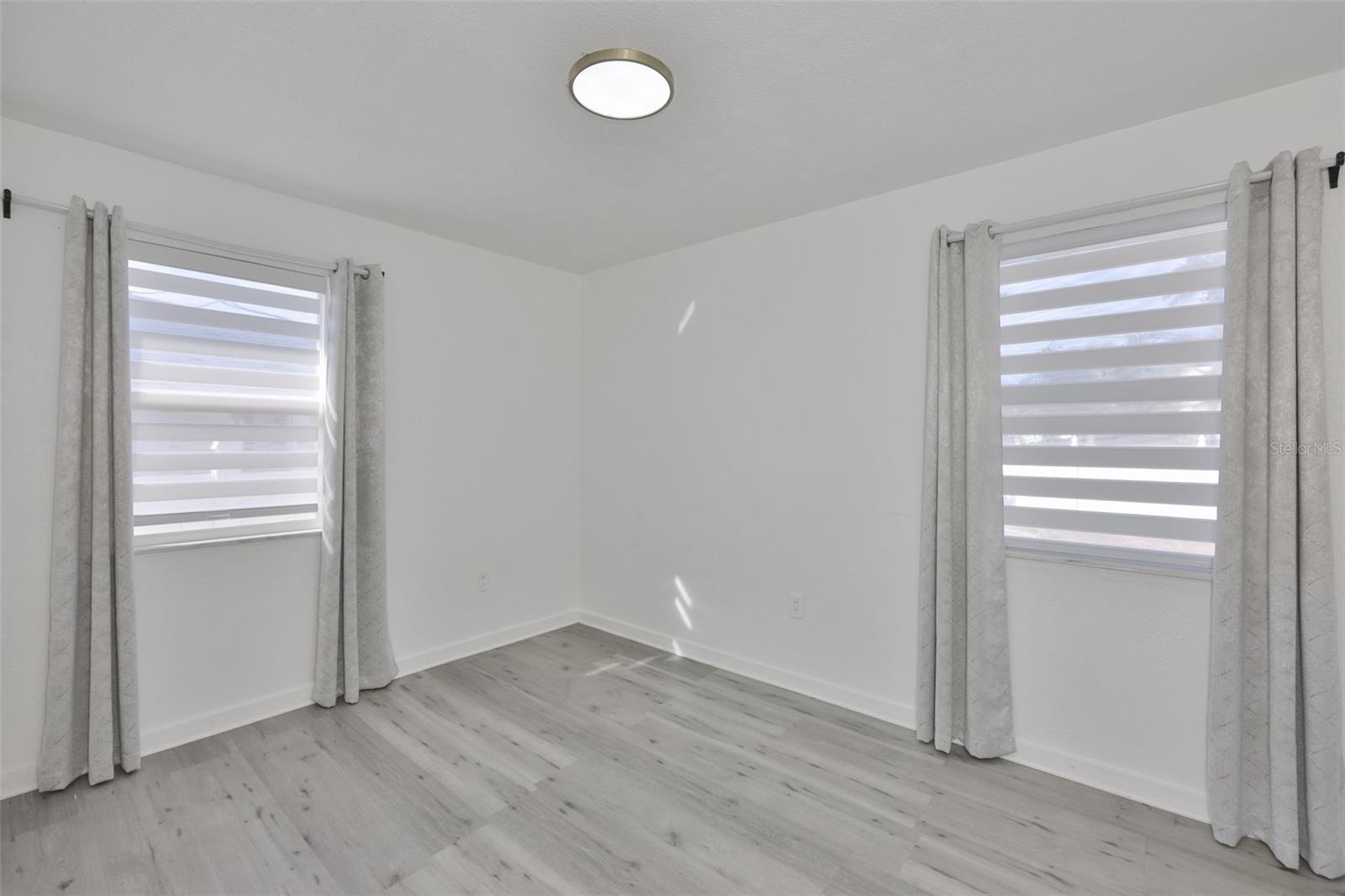 Image 7 of 39 For 700 Glenwood Avenue S