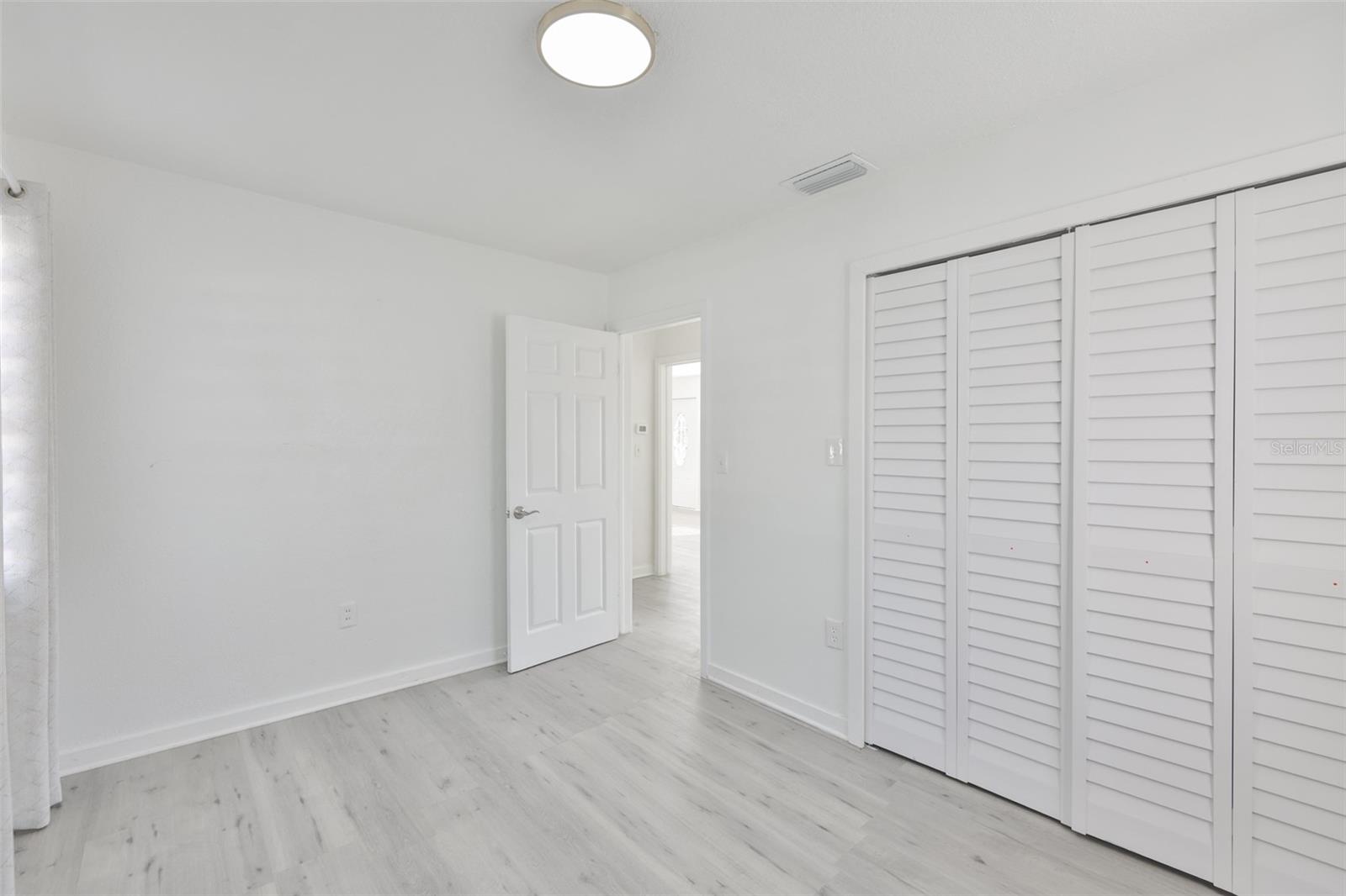 Image 8 of 39 For 700 Glenwood Avenue S