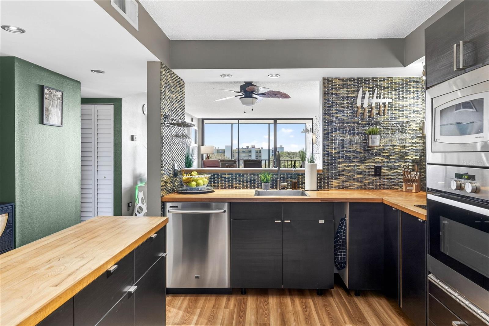 Image 13 of 69 For 800 Cove Cay Drive 7d