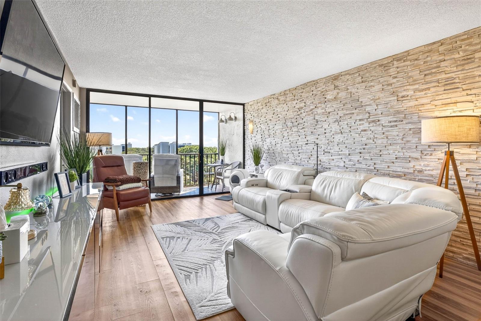 Image 16 of 69 For 800 Cove Cay Drive 7d