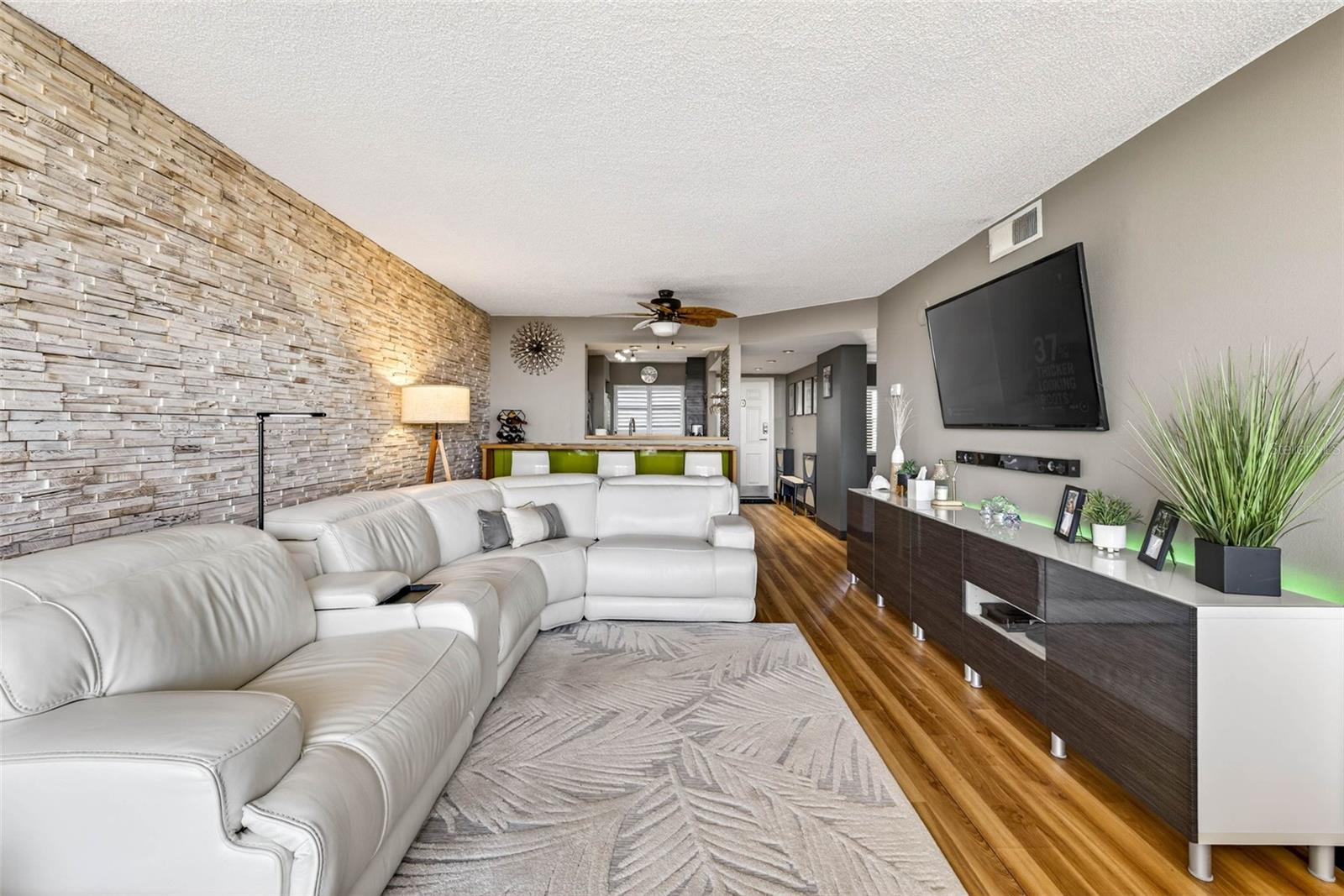 Image 21 of 69 For 800 Cove Cay Drive 7d