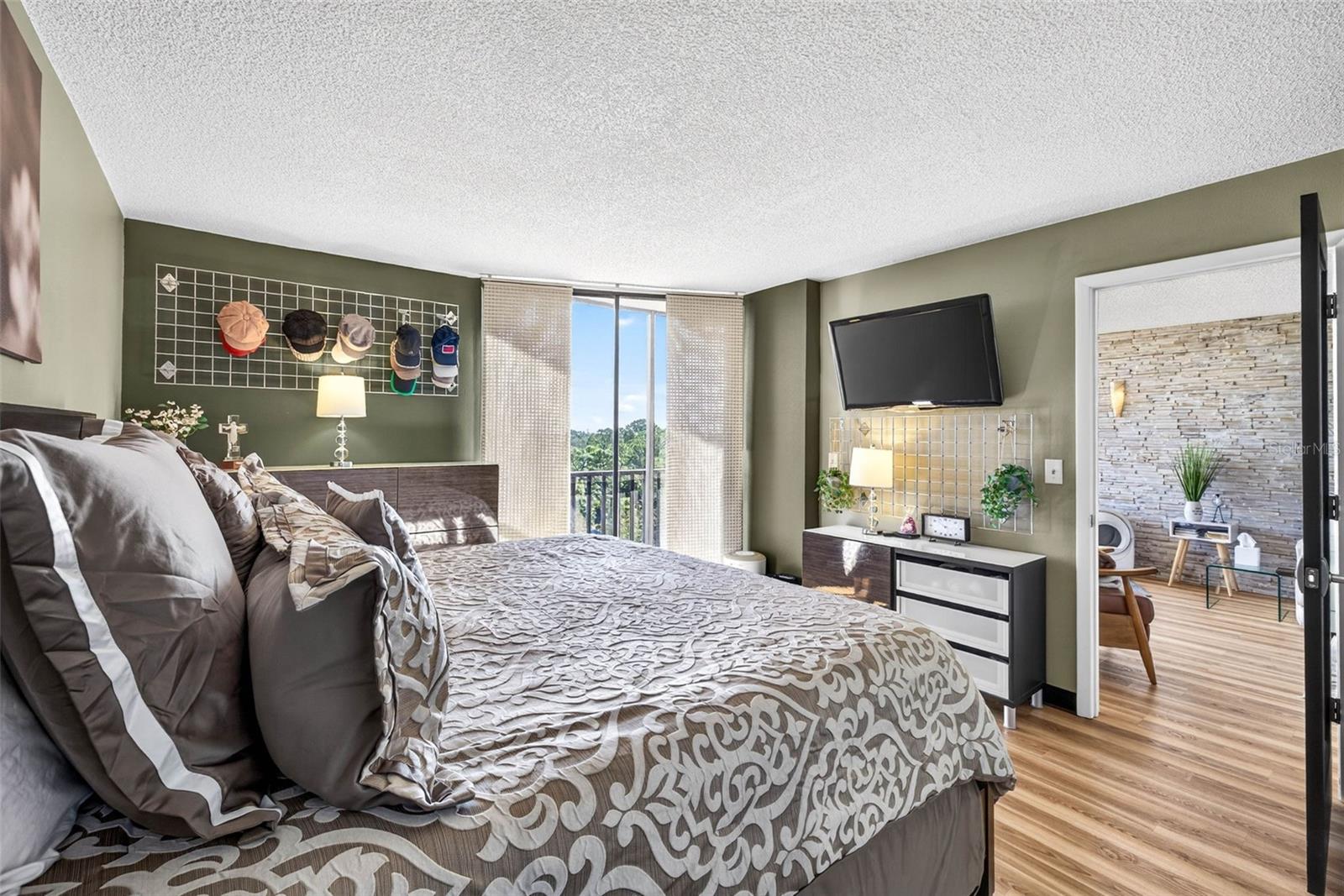 Image 28 of 69 For 800 Cove Cay Drive 7d