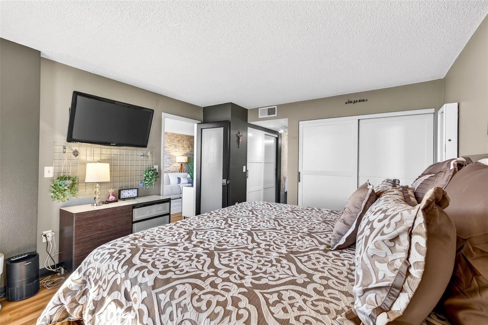 Image 29 of 69 For 800 Cove Cay Drive 7d