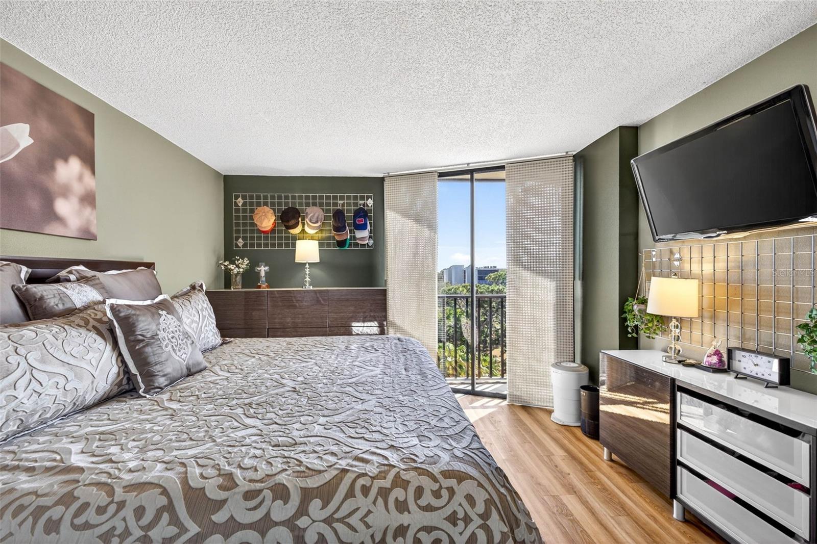 Image 31 of 69 For 800 Cove Cay Drive 7d