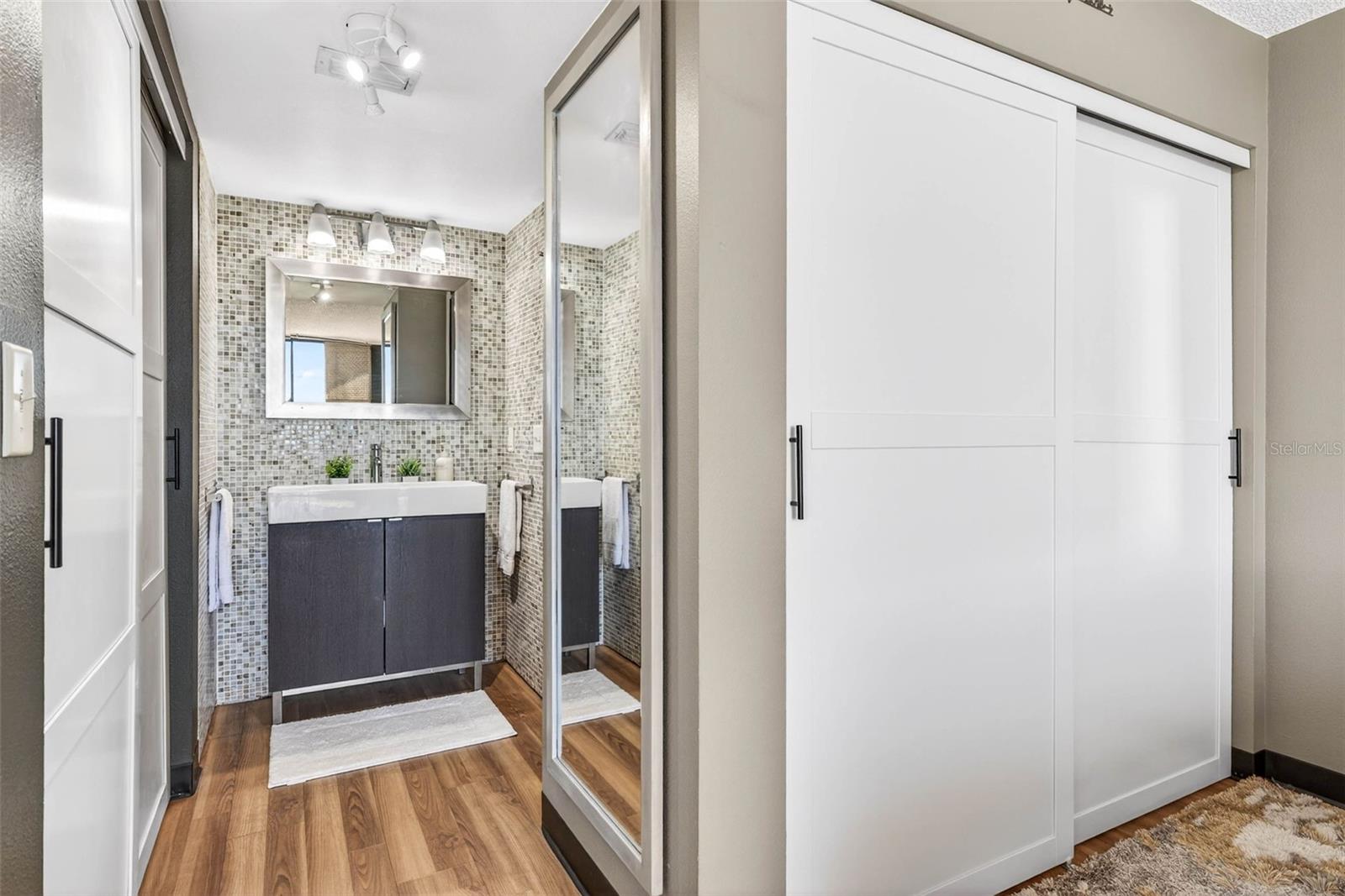 Image 32 of 69 For 800 Cove Cay Drive 7d