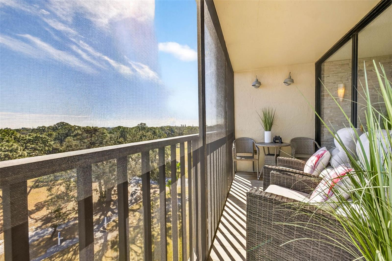 Image 35 of 69 For 800 Cove Cay Drive 7d