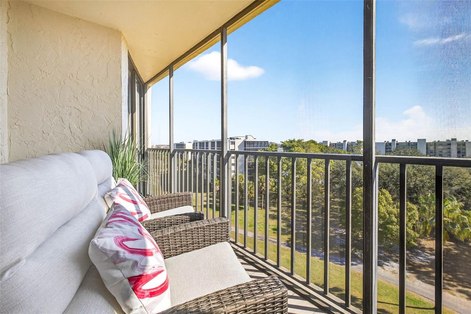 Image 37 of 69 For 800 Cove Cay Drive 7d