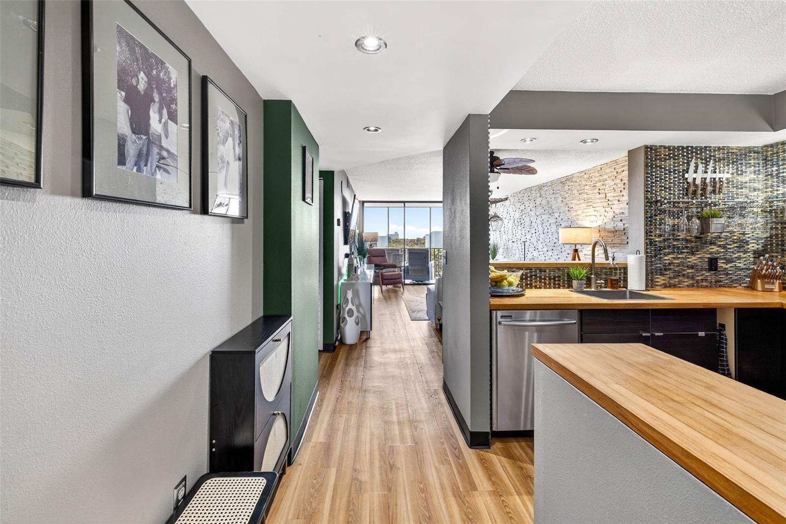 Image 4 of 69 For 800 Cove Cay Drive 7d