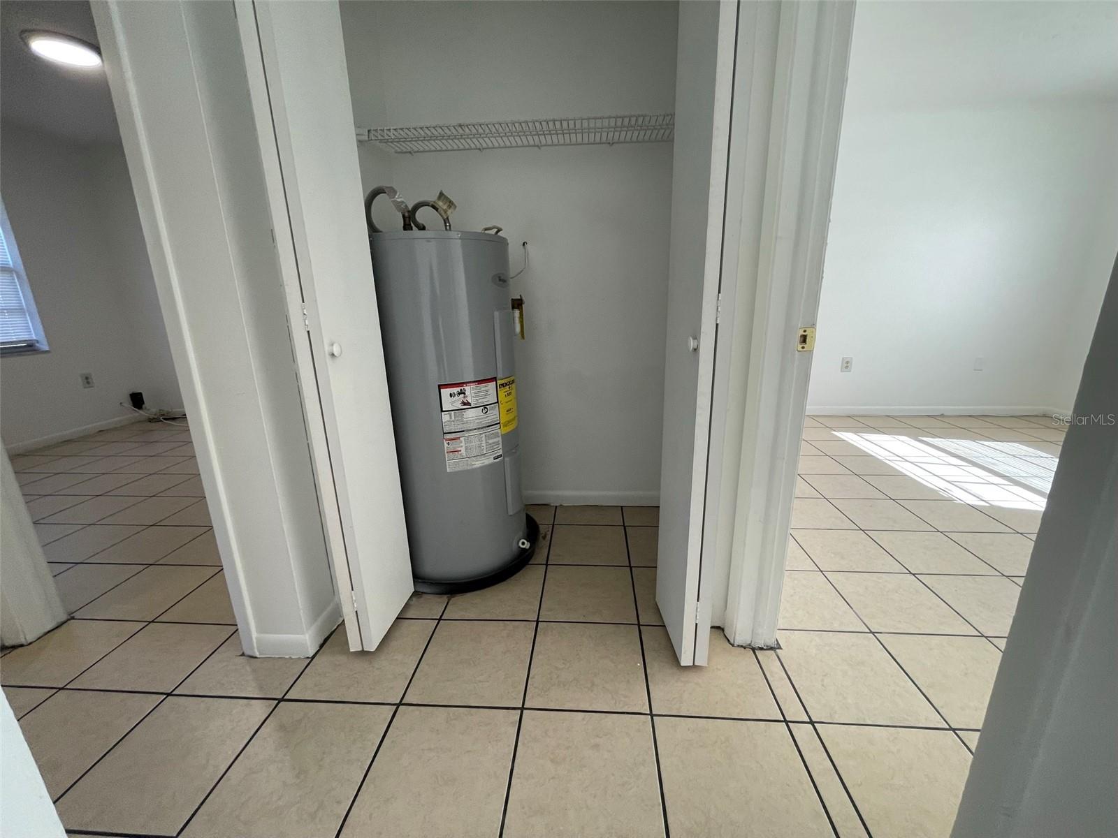 Listing photo id 8 for 10405 Jasmine Avenue