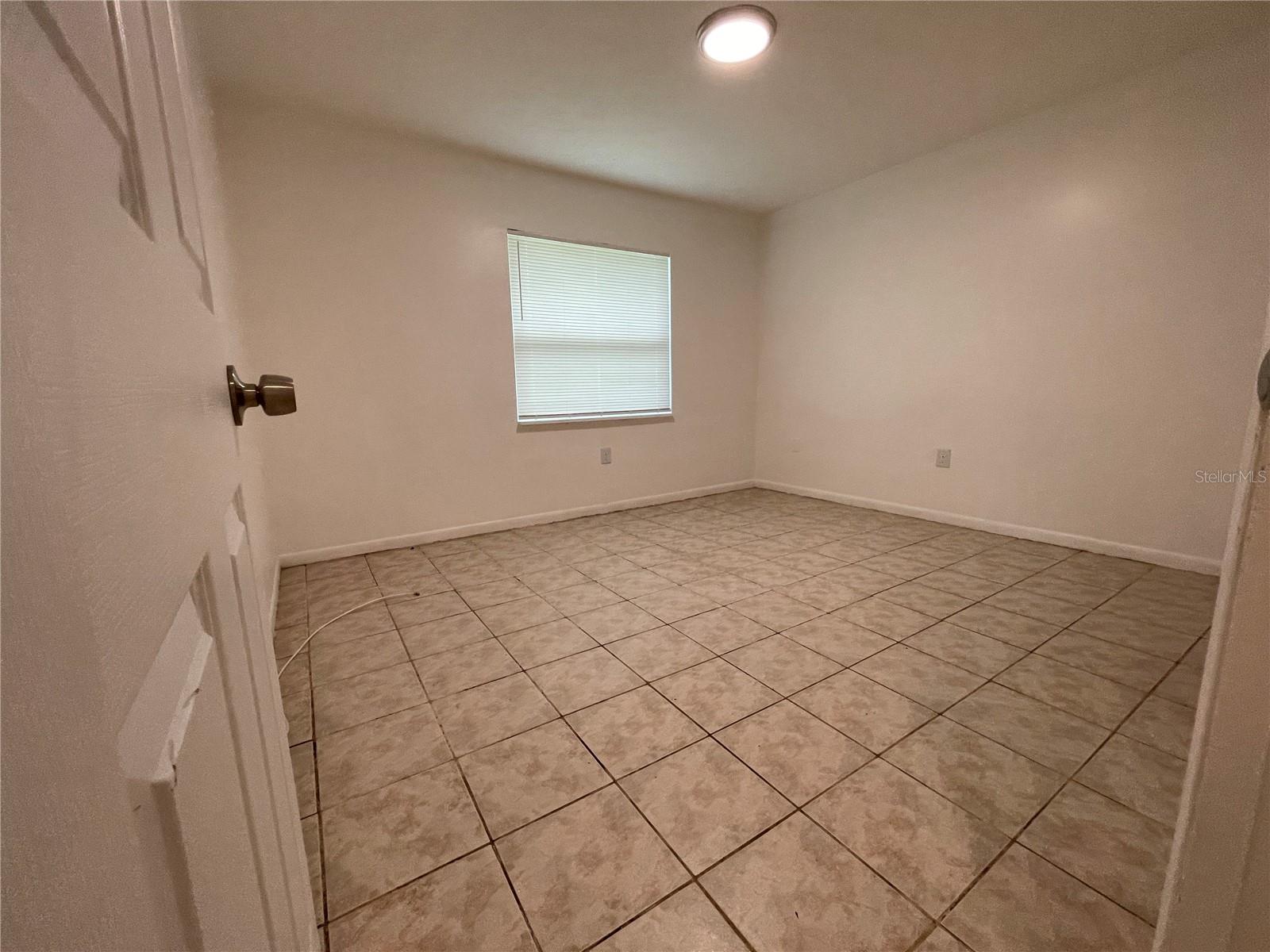 Listing photo id 13 for 10405 Jasmine Avenue