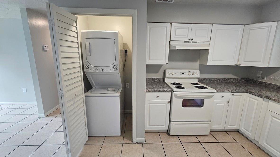 Listing photo id 5 for 10405 Jasmine Avenue