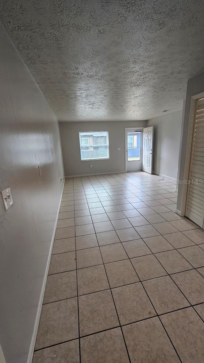 Listing photo id 6 for 10405 Jasmine Avenue