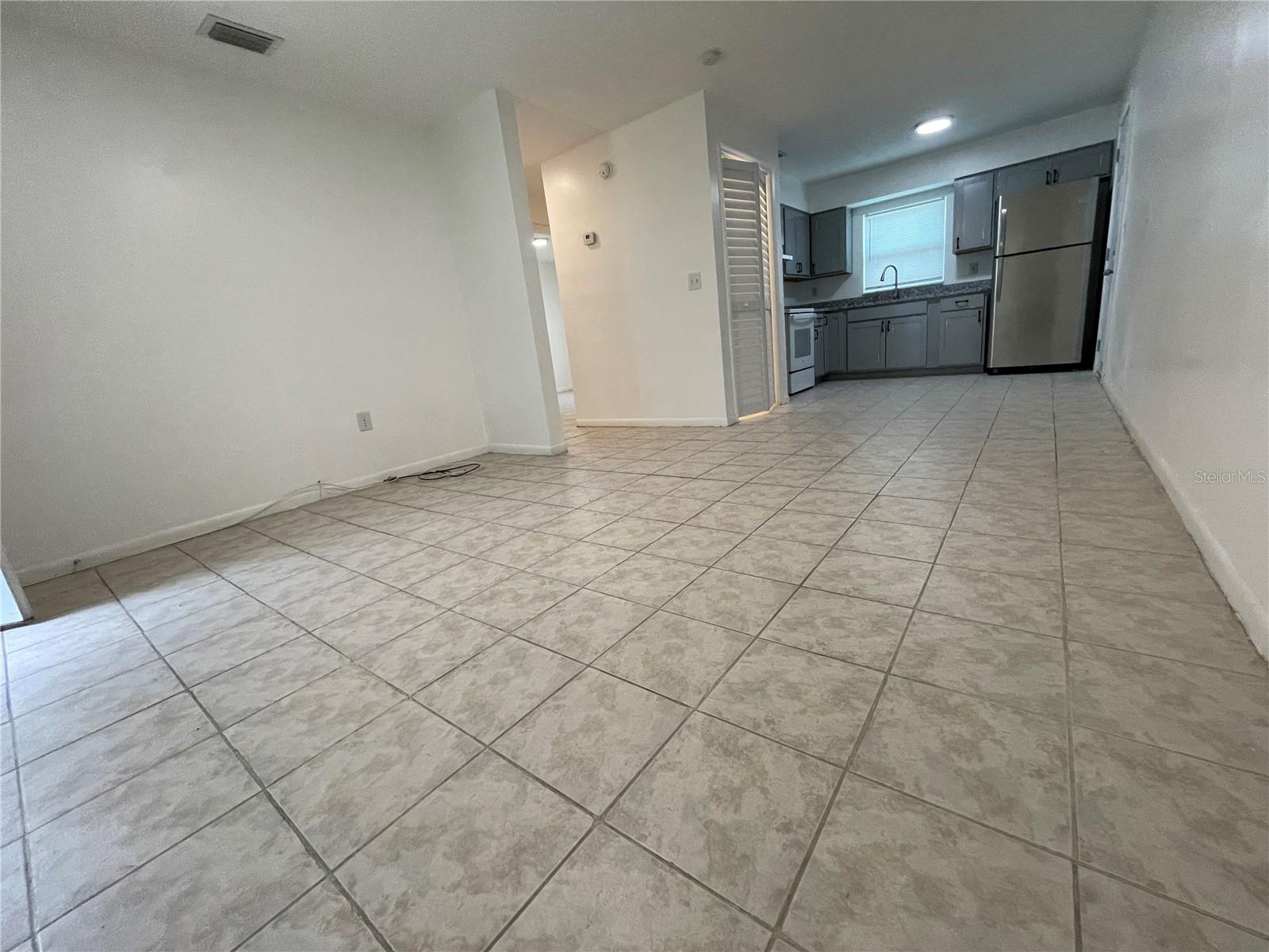 Listing photo id 7 for 10405 Jasmine Avenue