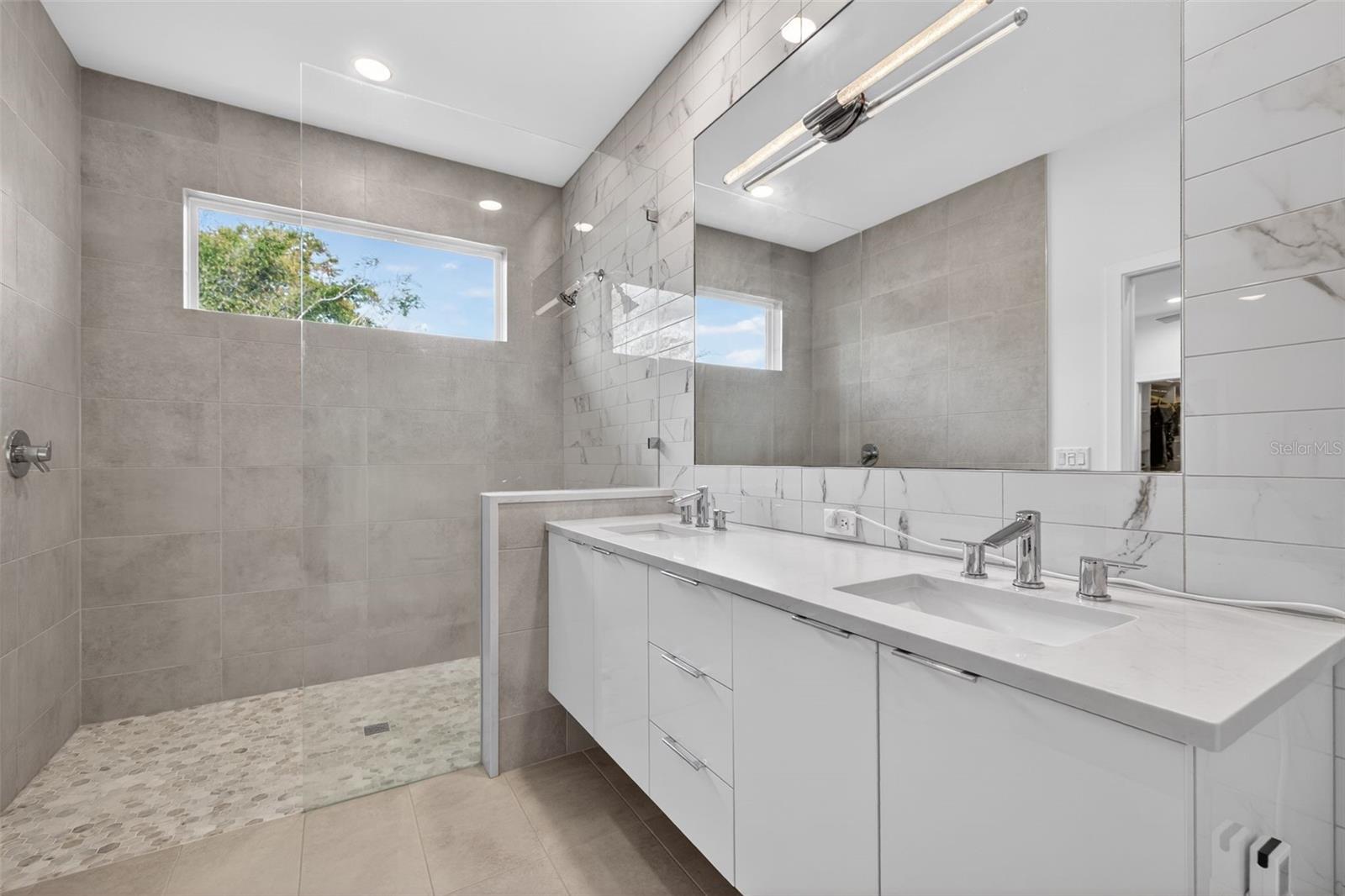 Image 19 of 28 For 6163 2nd Avenue S