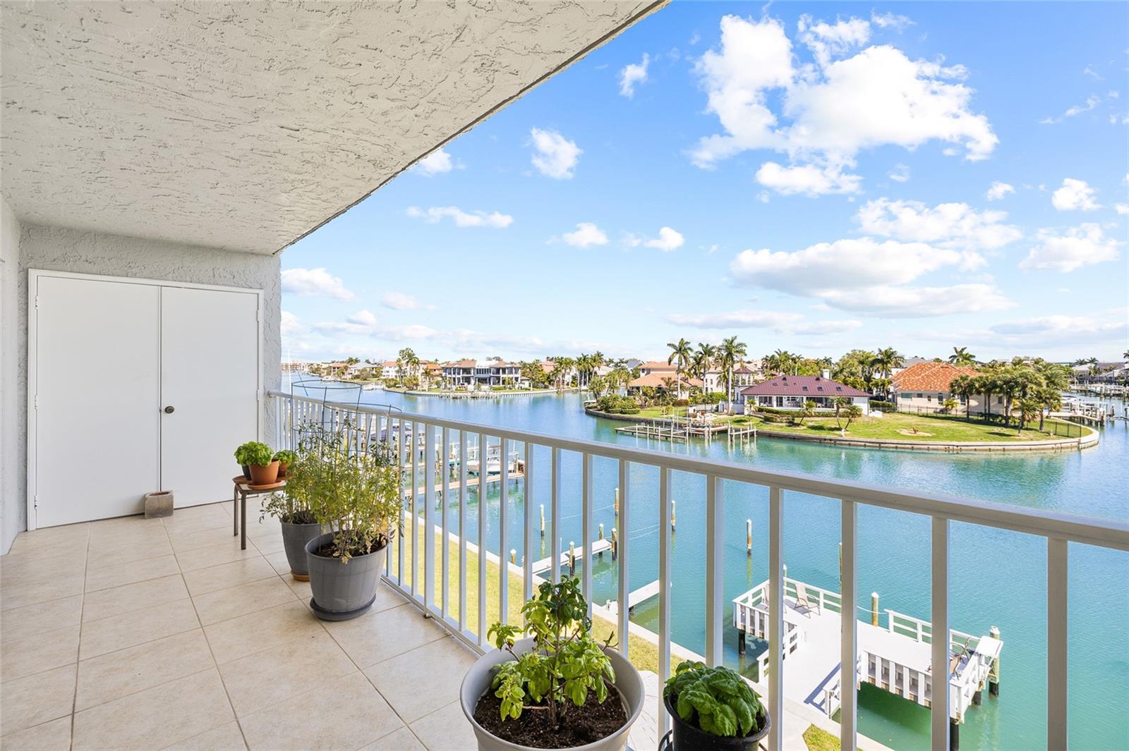 Image 24 of 53 For 719 Pinellas Bayway S 304