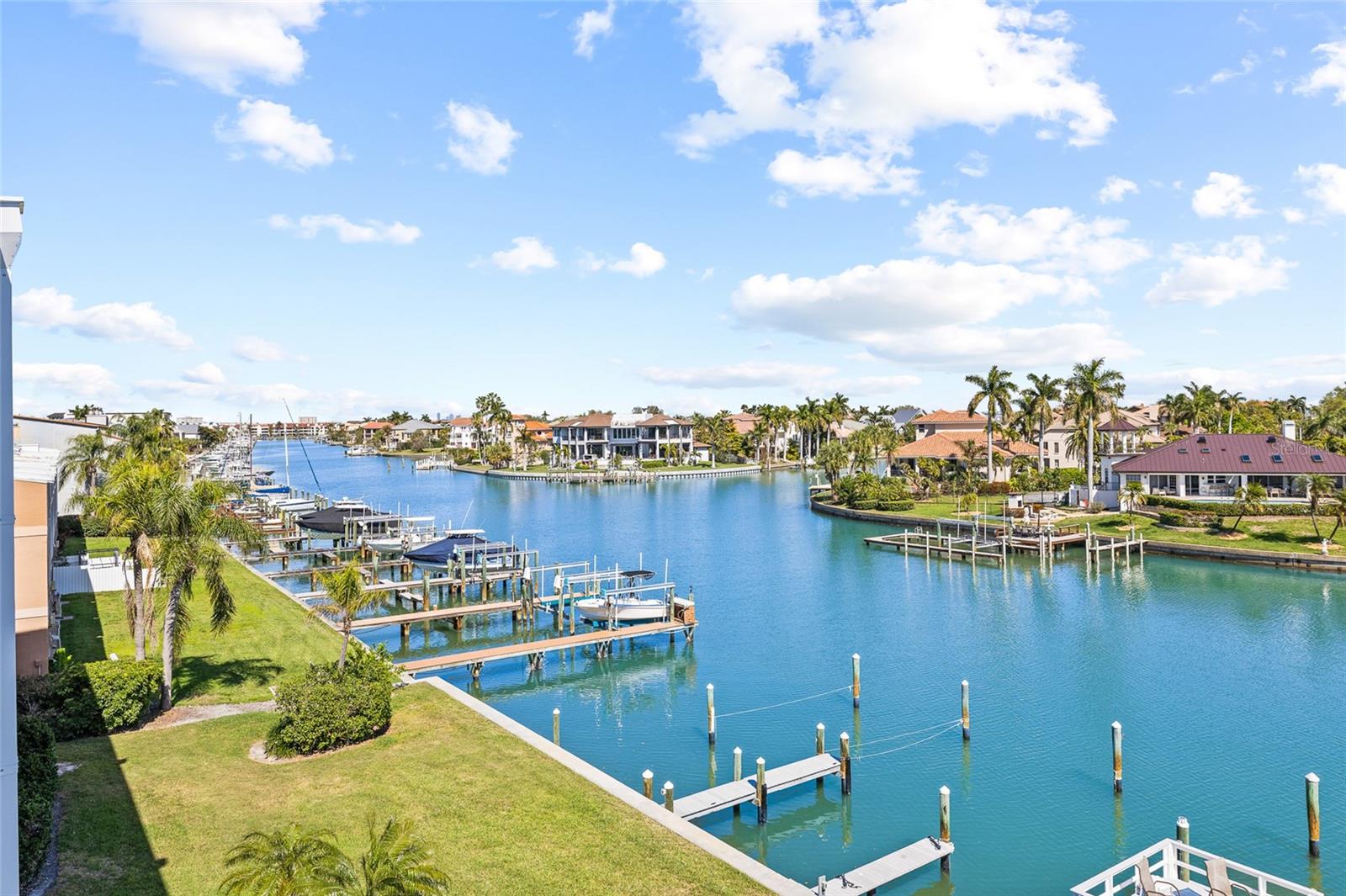 Image 26 of 53 For 719 Pinellas Bayway S 304