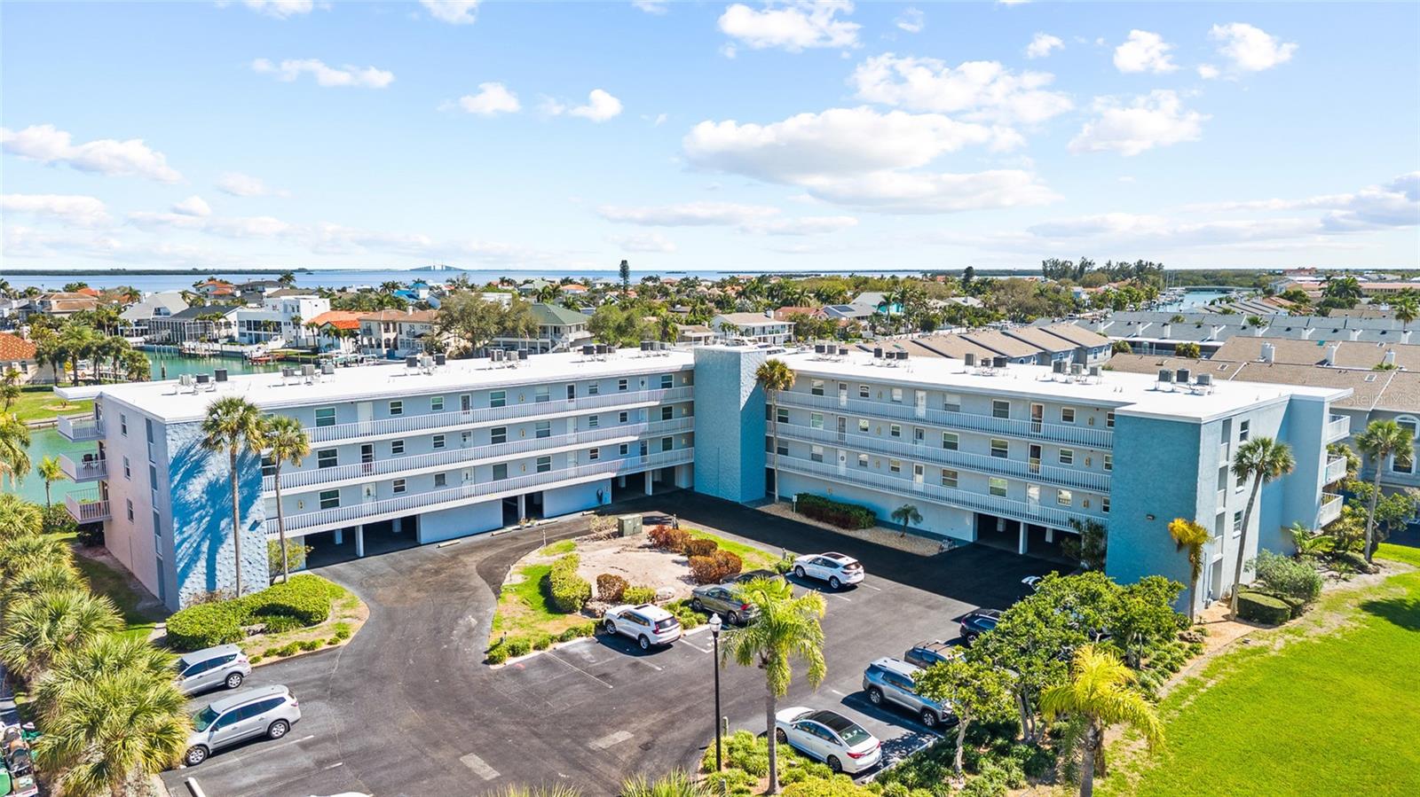 Image 32 of 53 For 719 Pinellas Bayway S 304