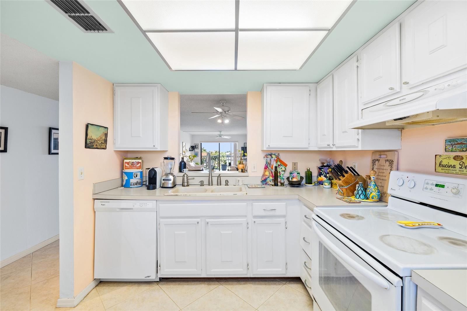 Image 9 of 53 For 719 Pinellas Bayway S 304