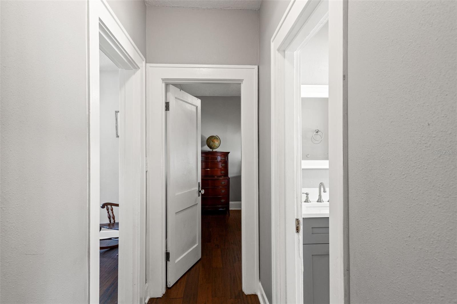 Image 11 of 43 For 905 Hanna Avenue