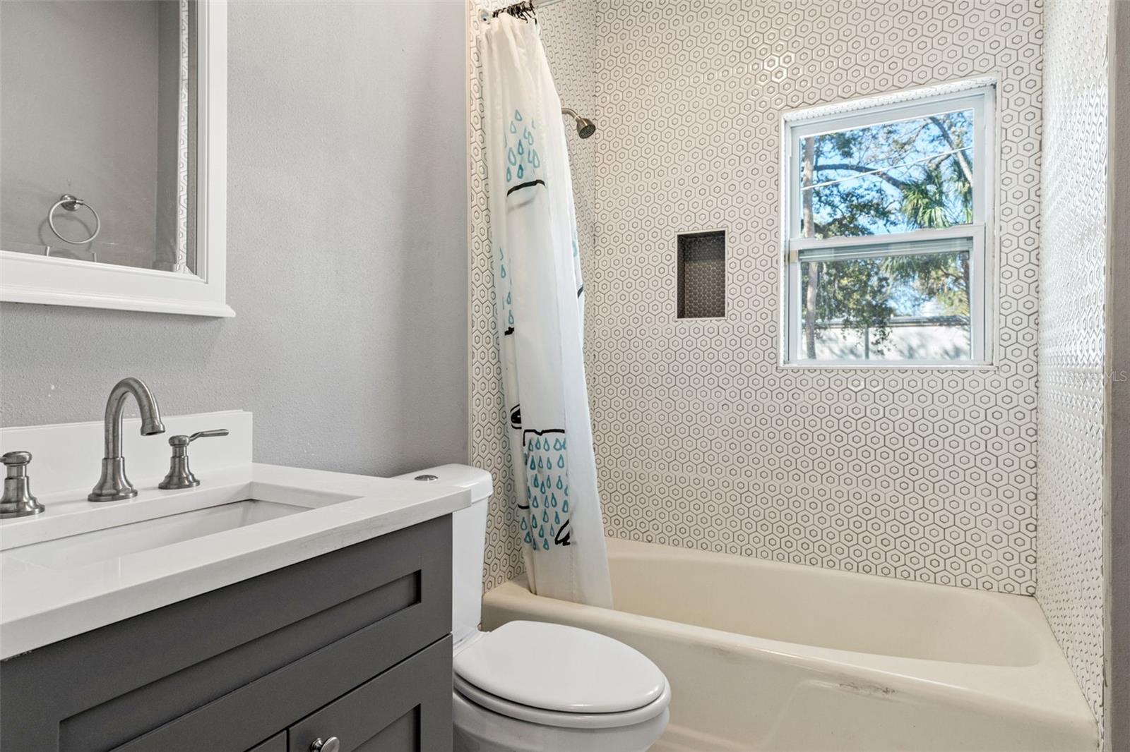 Image 12 of 43 For 905 Hanna Avenue