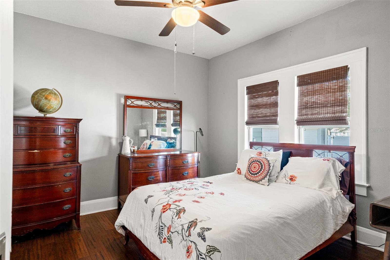 Image 13 of 43 For 905 Hanna Avenue