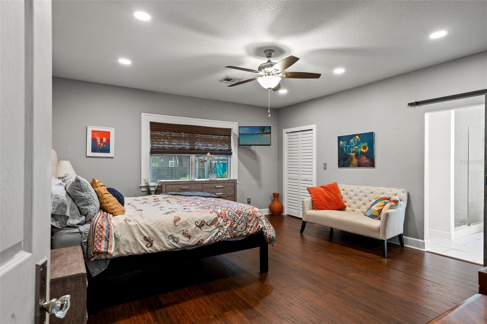 Image 17 of 43 For 905 Hanna Avenue