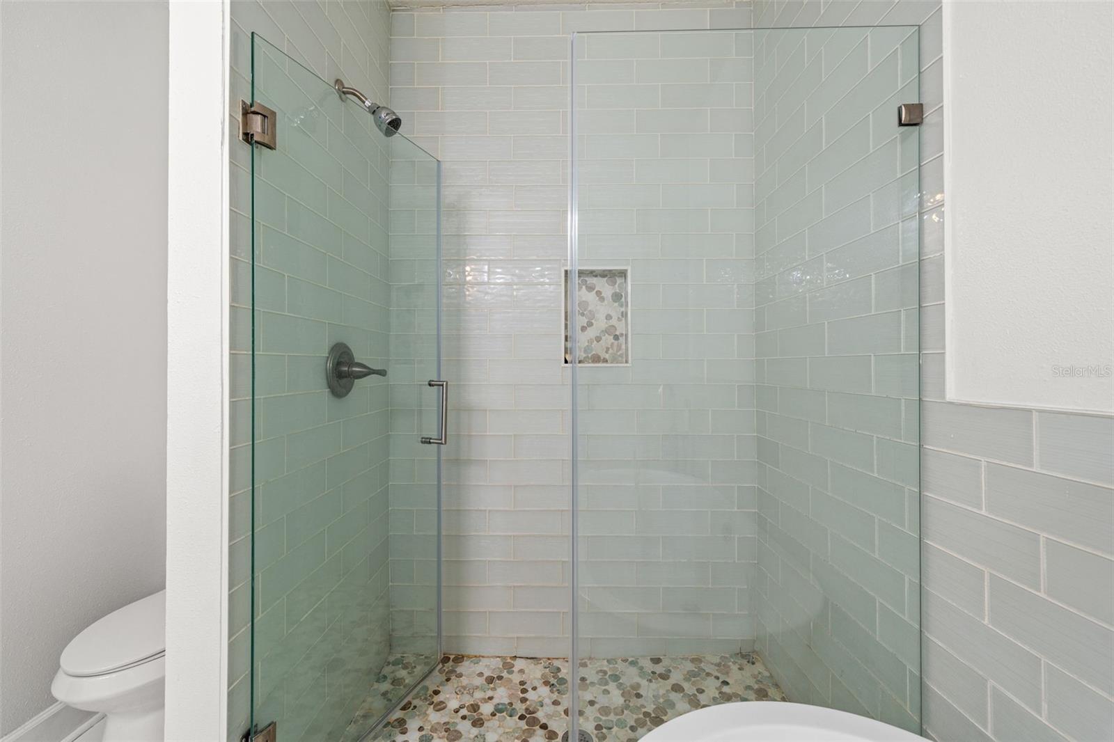 Image 19 of 43 For 905 Hanna Avenue