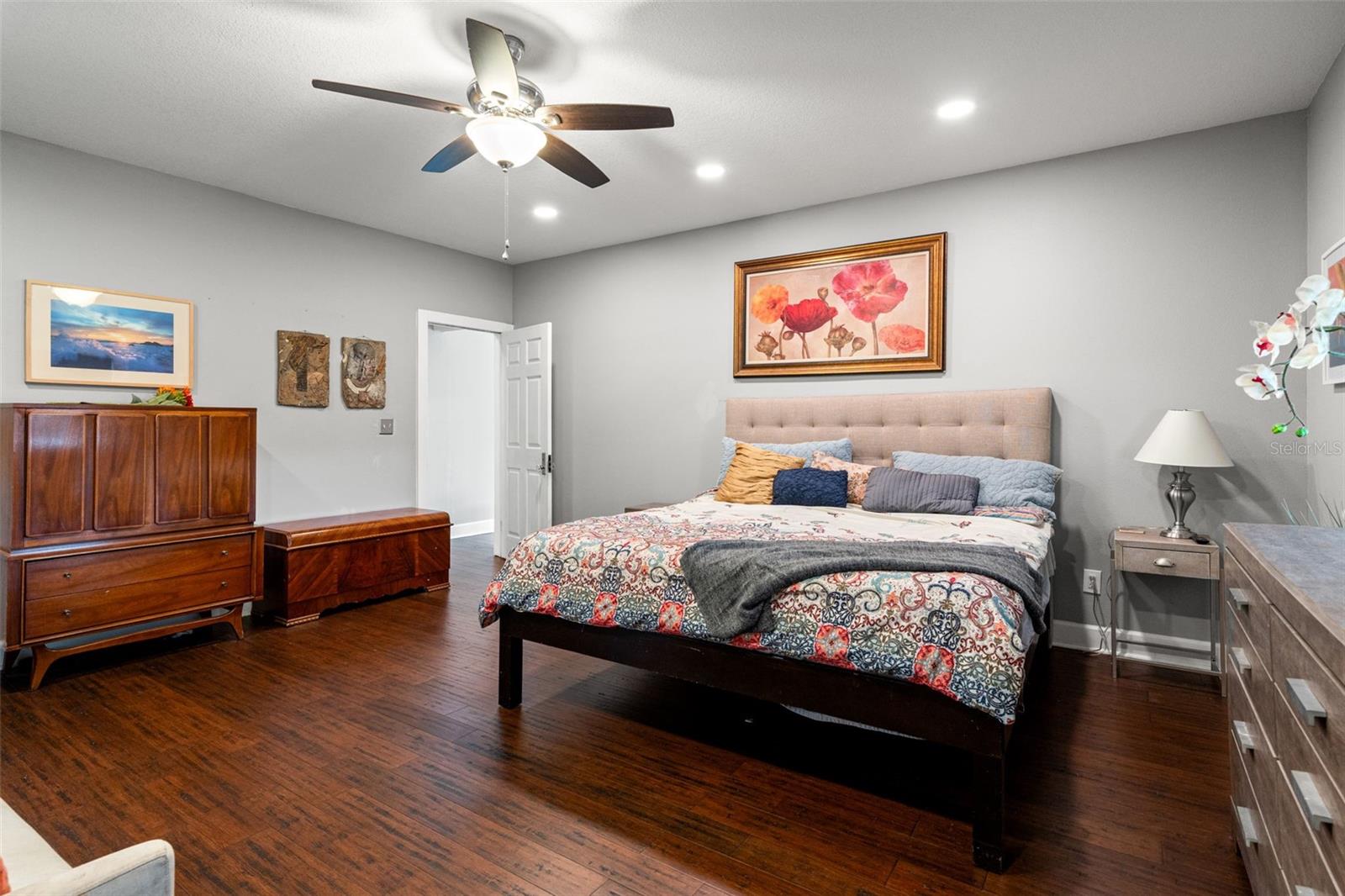 Image 21 of 43 For 905 Hanna Avenue