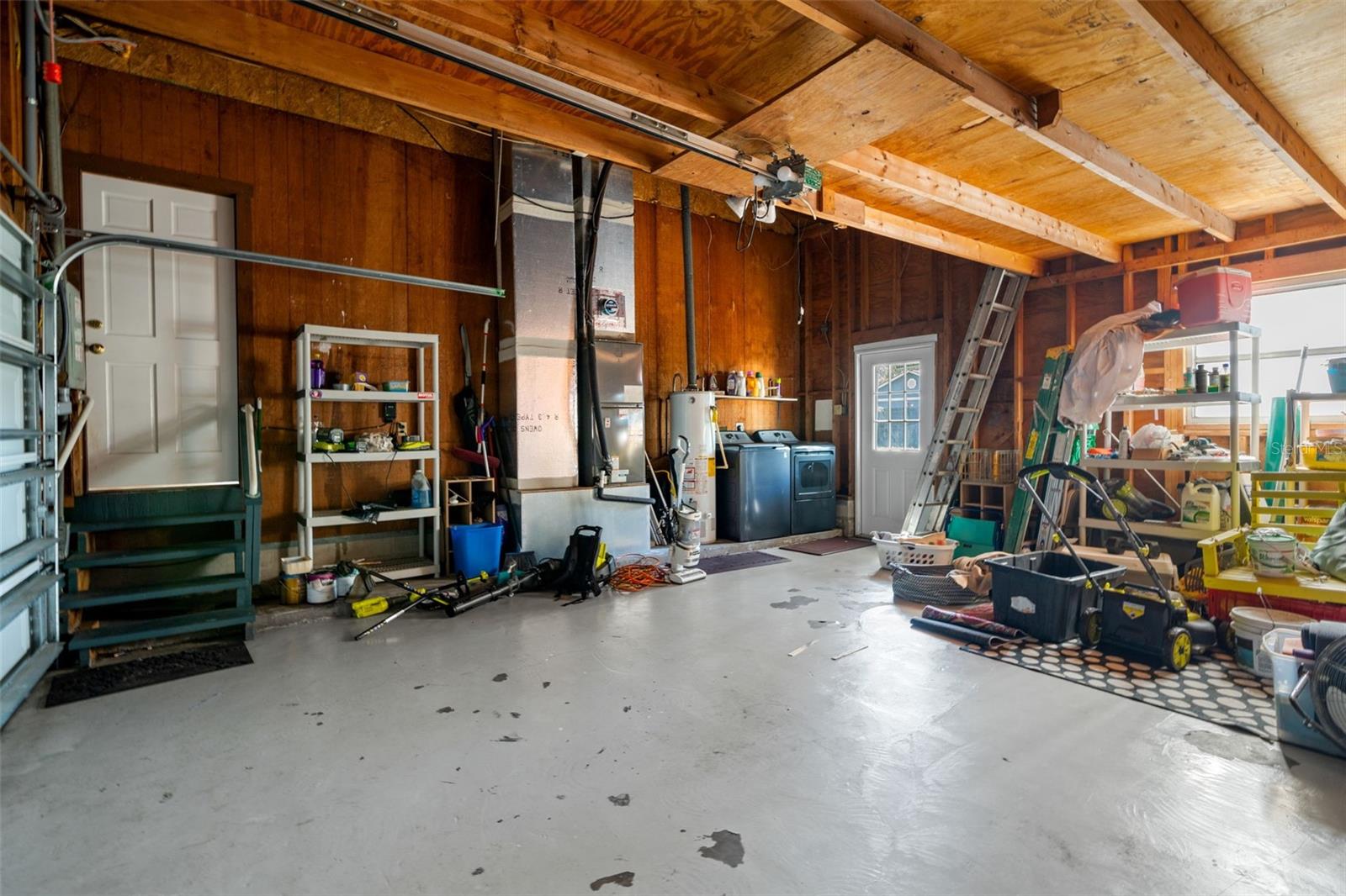 Image 27 of 43 For 905 Hanna Avenue