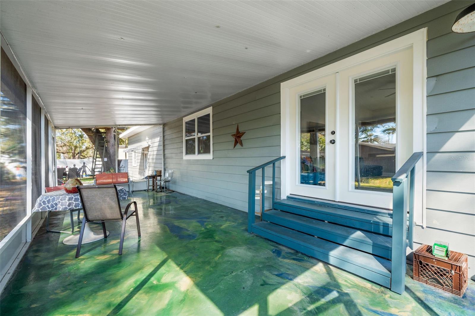 Image 28 of 43 For 905 Hanna Avenue