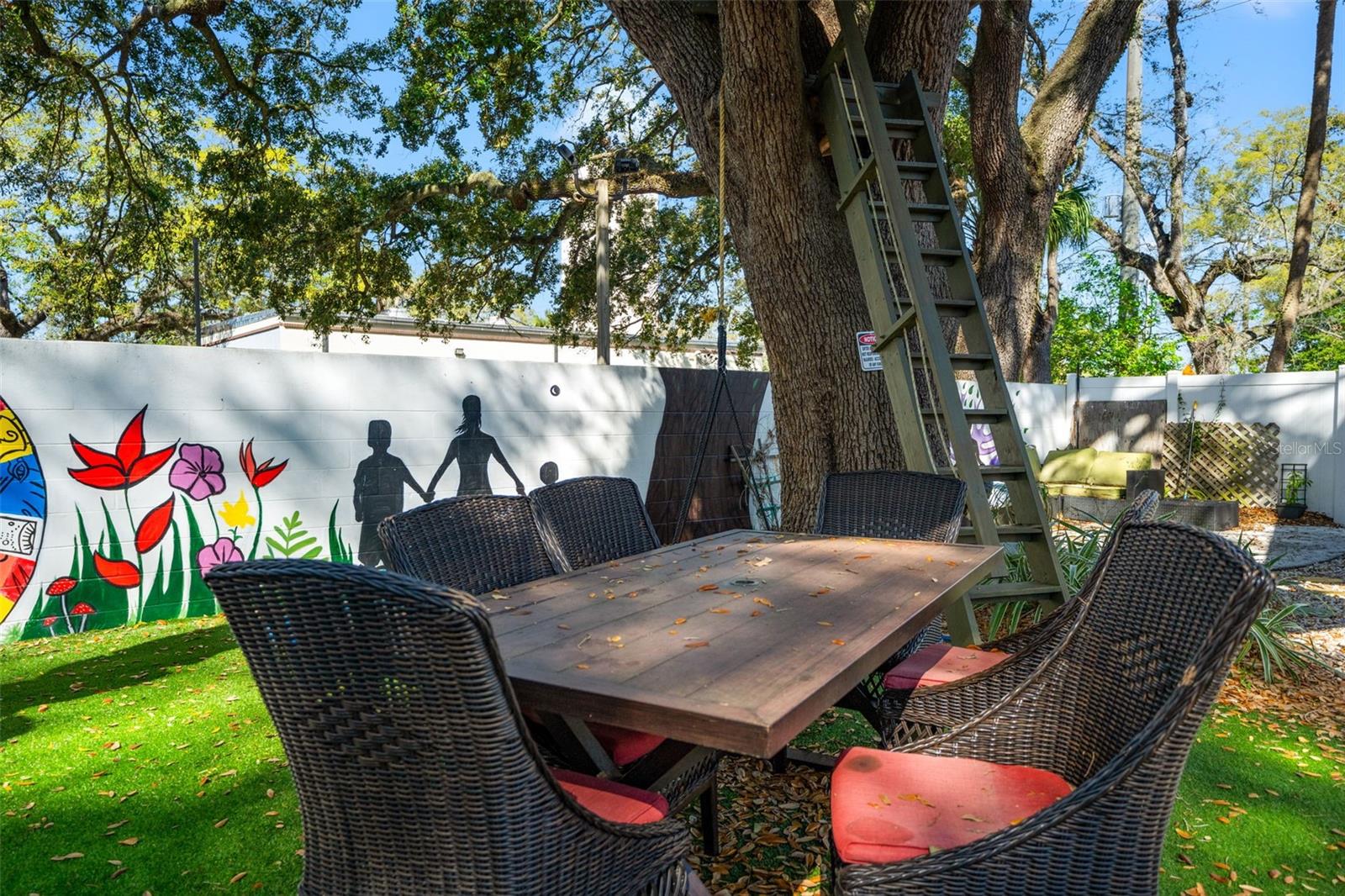 Image 30 of 43 For 905 Hanna Avenue