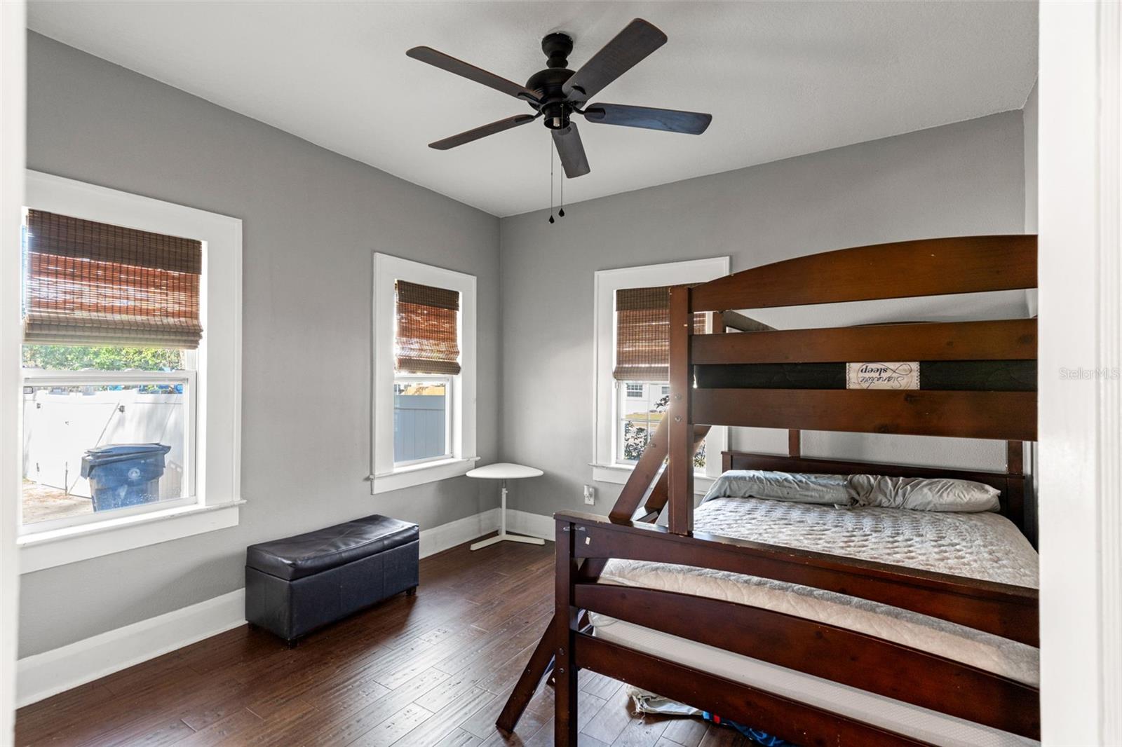 Image 9 of 43 For 905 Hanna Avenue