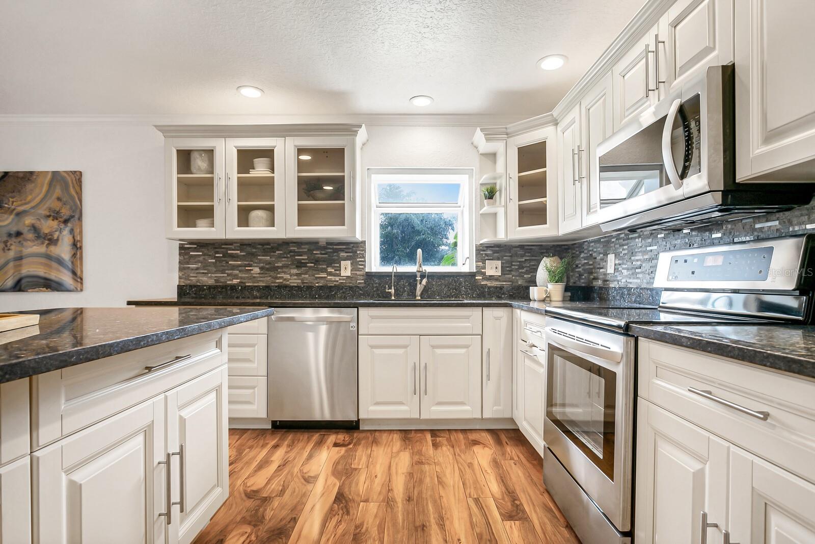 Image 11 of 31 For 9342 Tradewinds Avenue