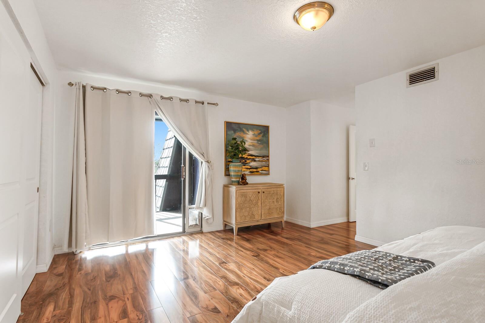 Image 15 of 31 For 9342 Tradewinds Avenue