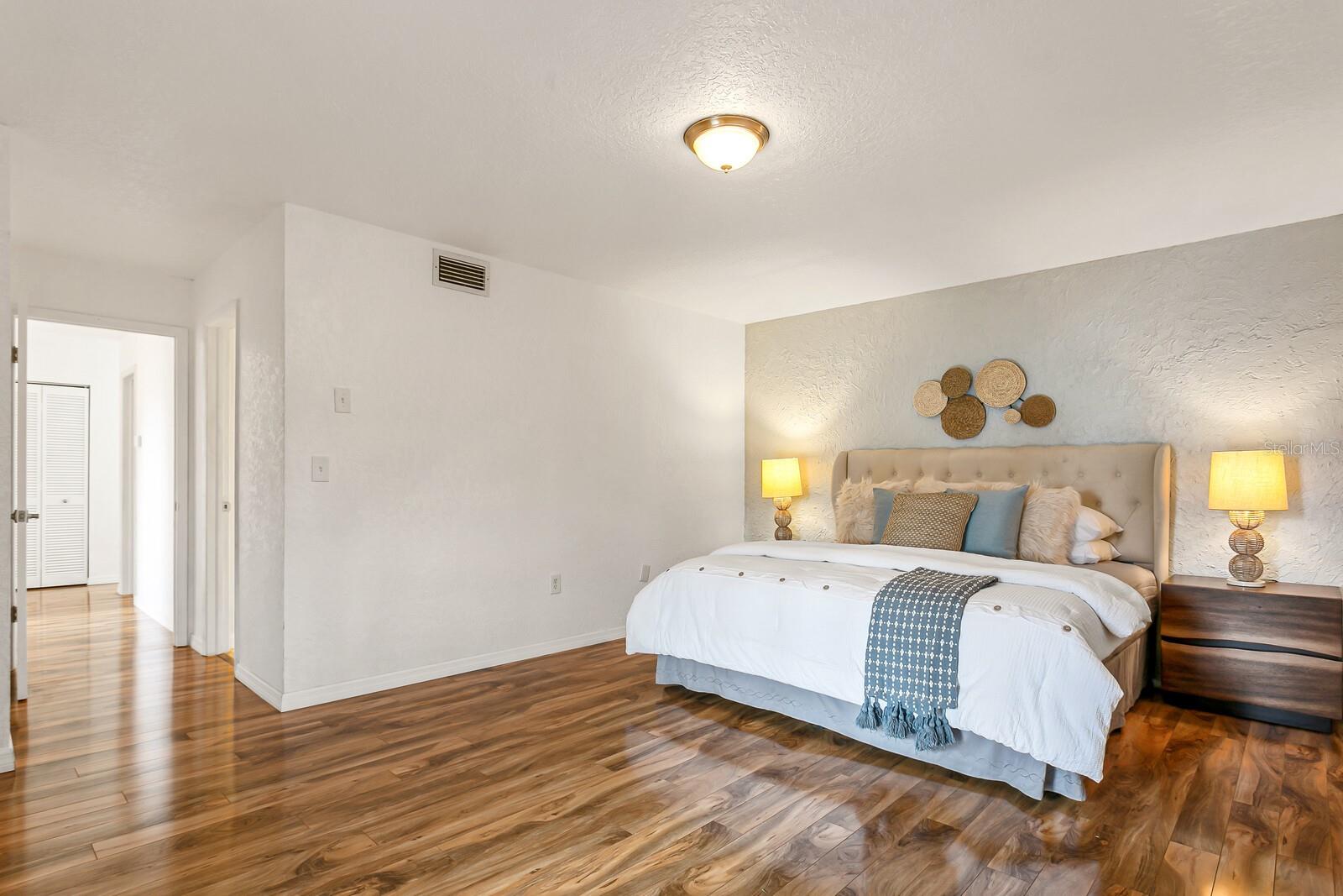 Image 16 of 31 For 9342 Tradewinds Avenue