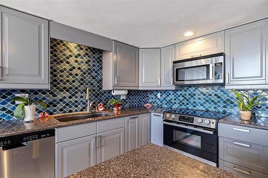 Image 7 of 16 For 557 Pinellas Bayway  222