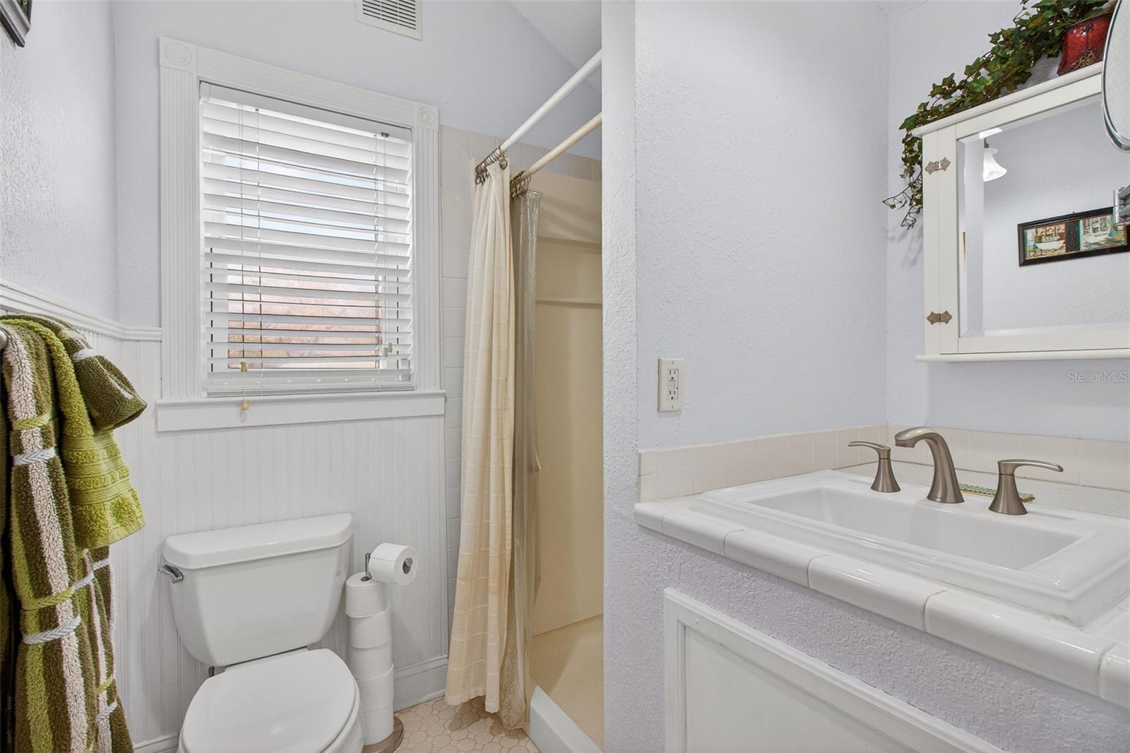 Image 16 of 51 For 4728 13th Avenue N