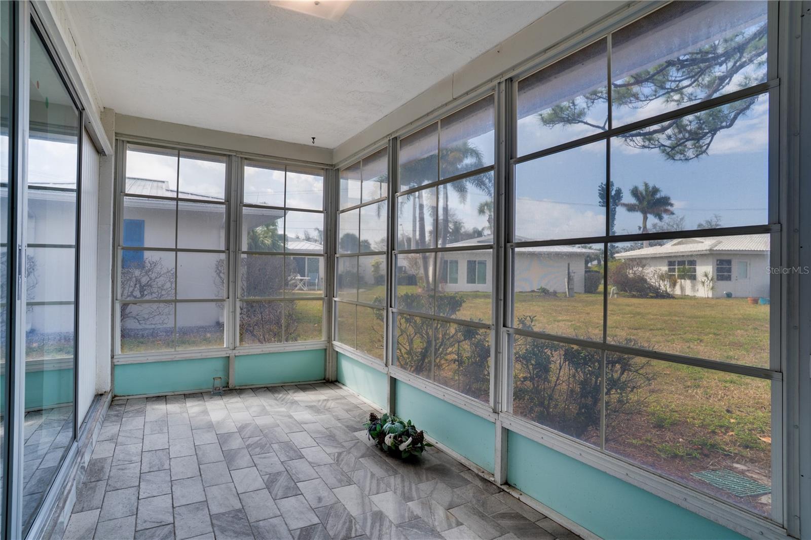 Image 22 of 35 For 216 Fair Winds Drive 216