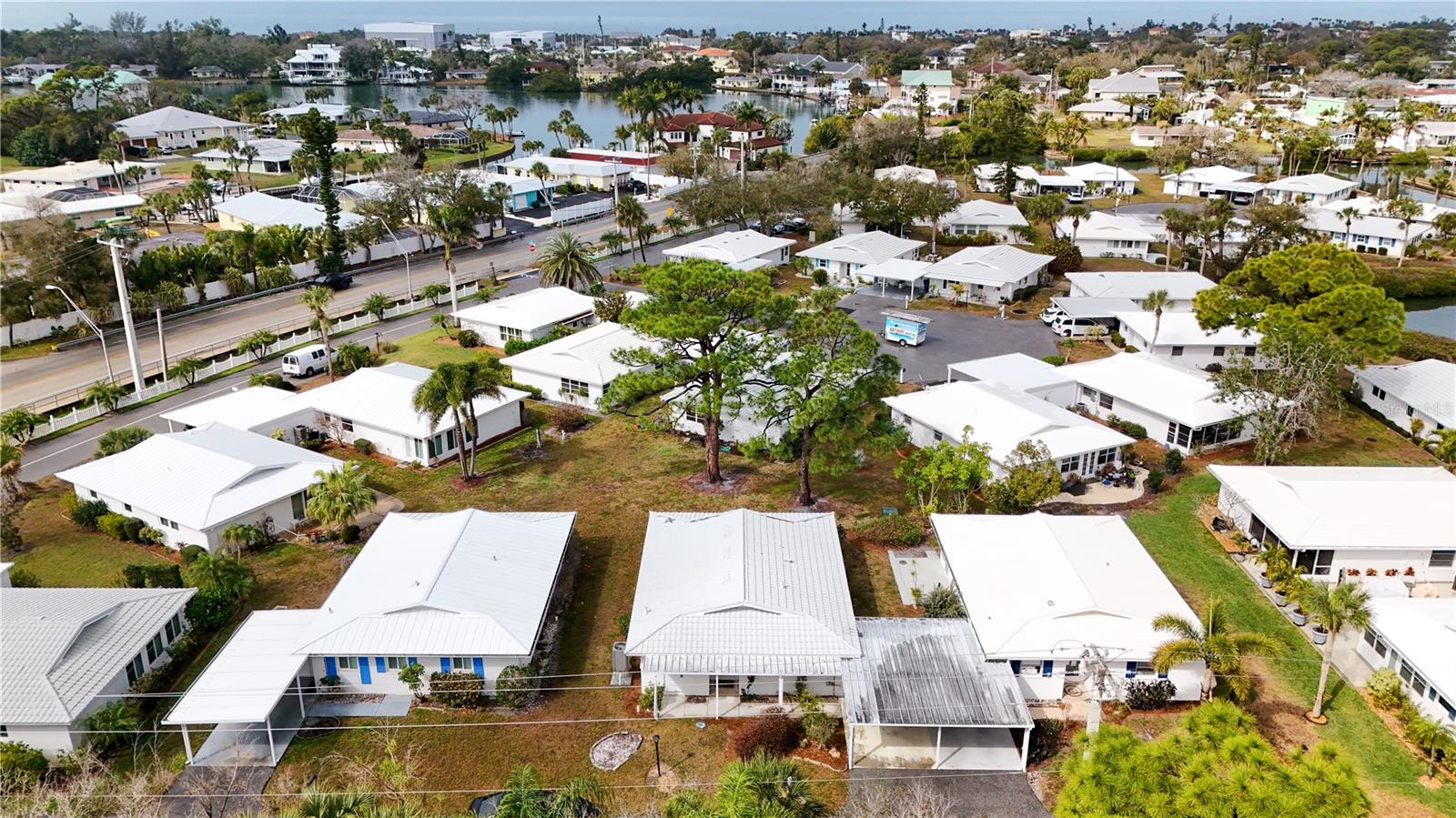 Image 27 of 35 For 216 Fair Winds Drive 216