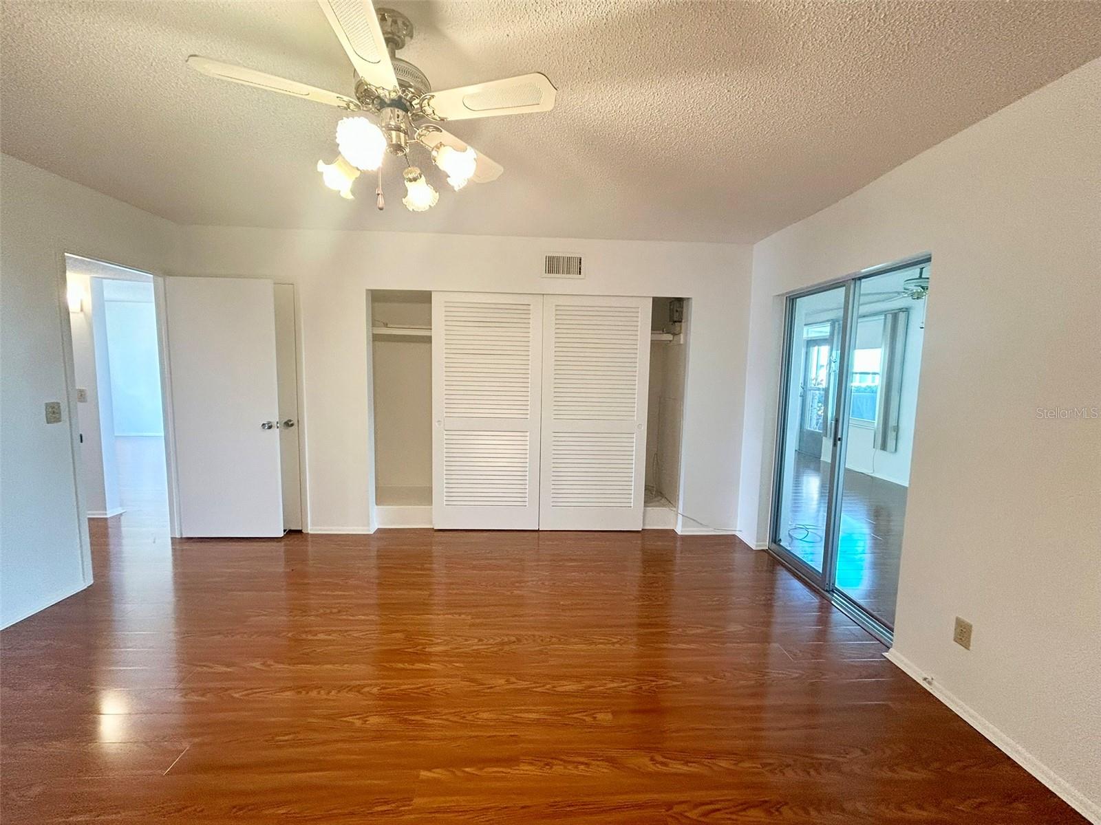 Image 12 of 40 For 2400 Columbia Drive 18