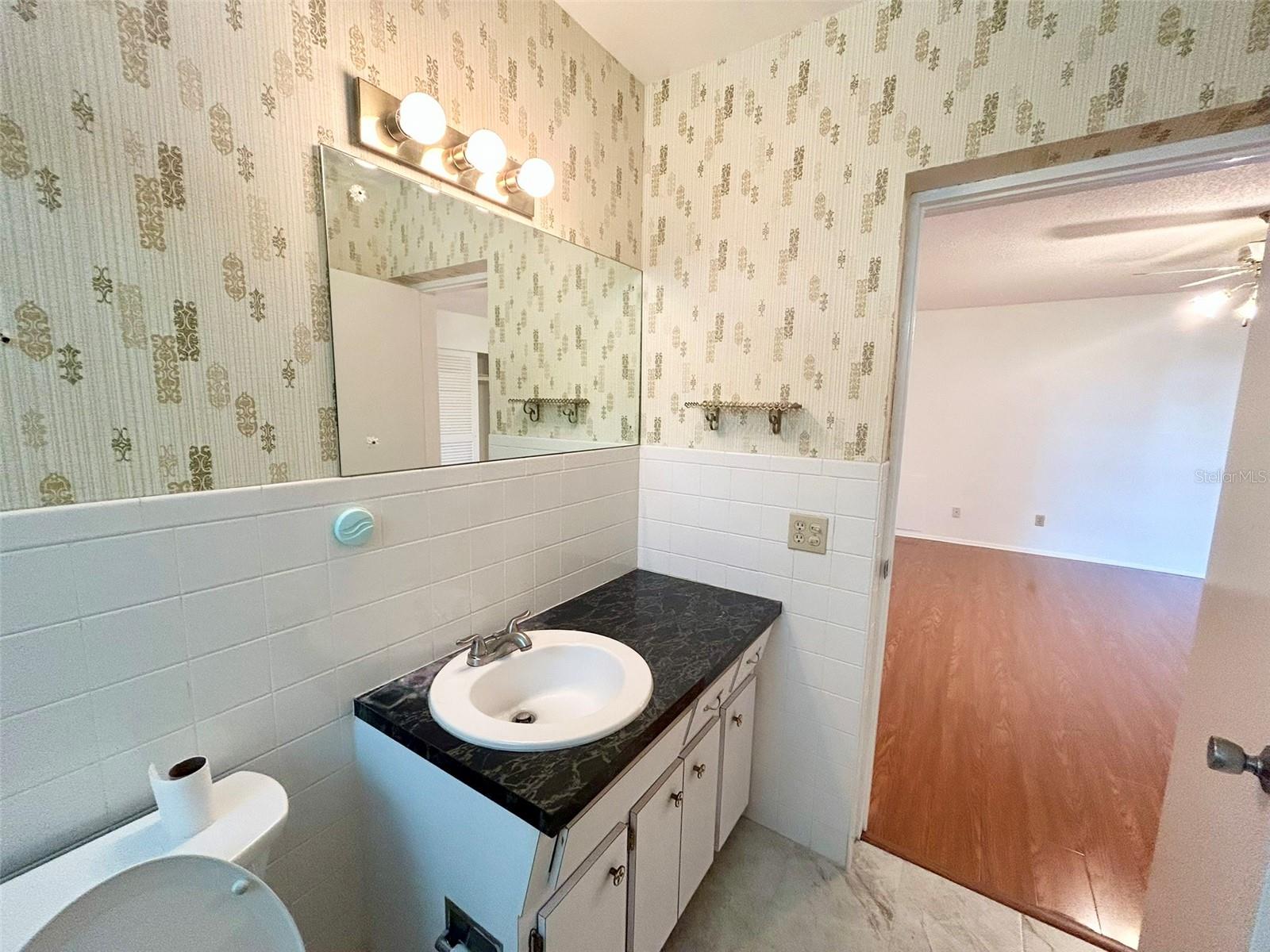 Image 14 of 40 For 2400 Columbia Drive 18