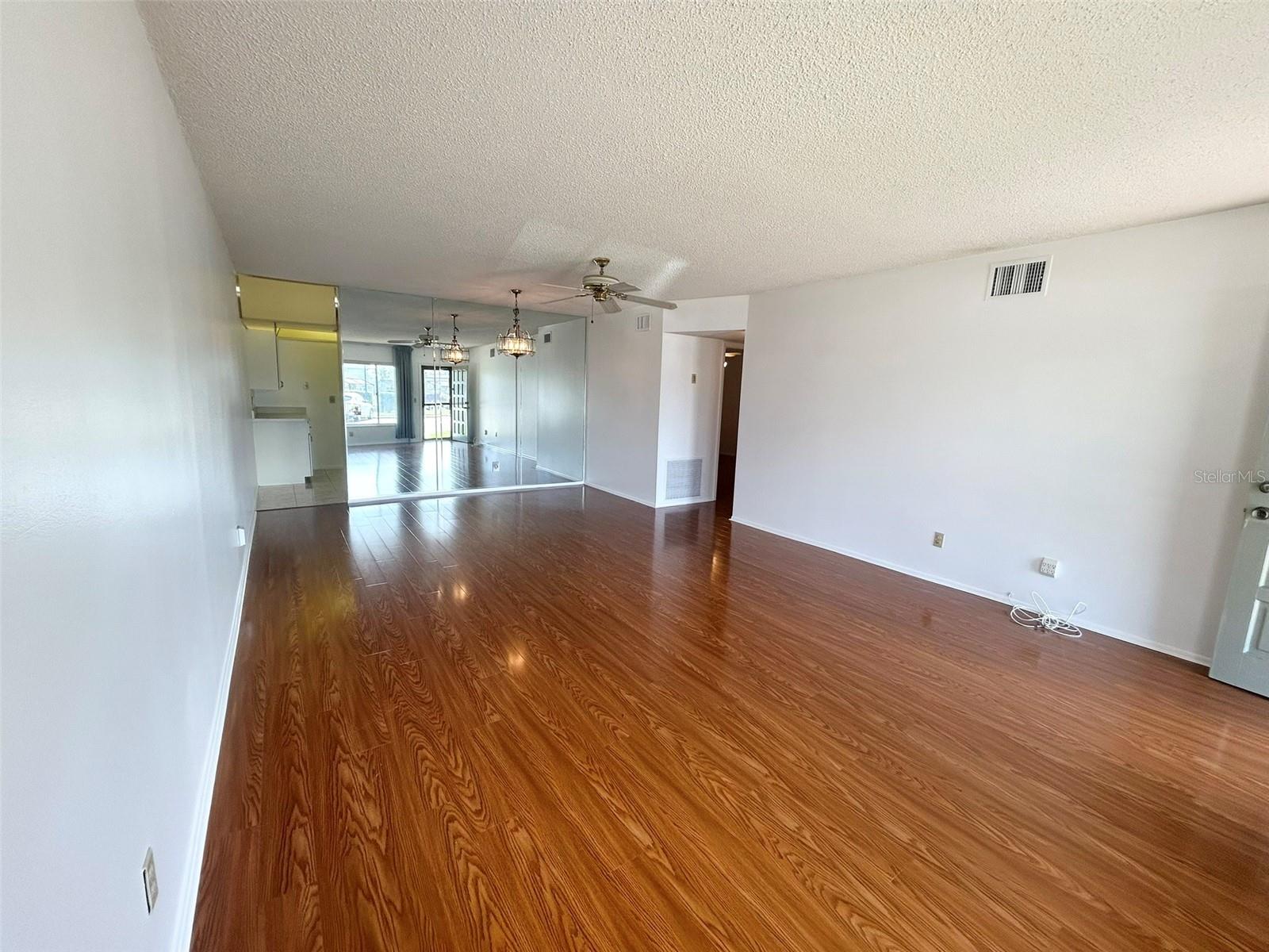 Image 4 of 40 For 2400 Columbia Drive 18