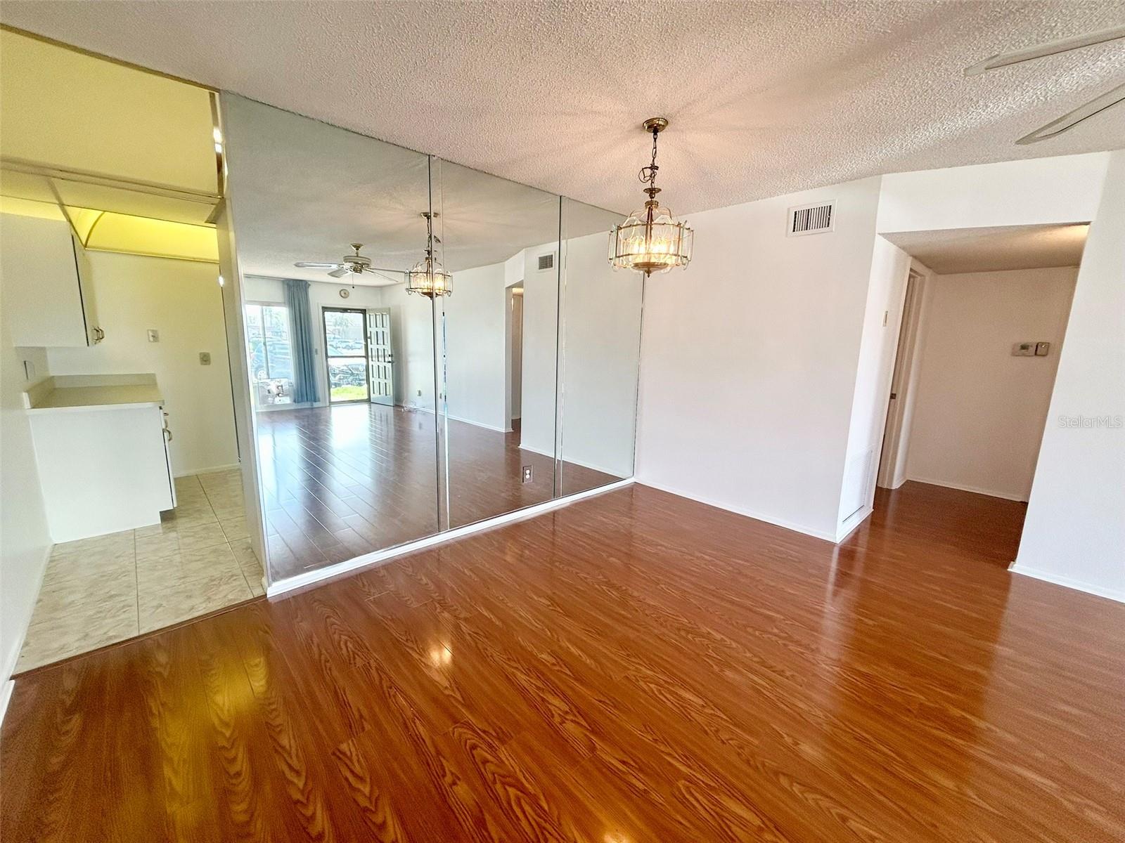 Image 5 of 40 For 2400 Columbia Drive 18