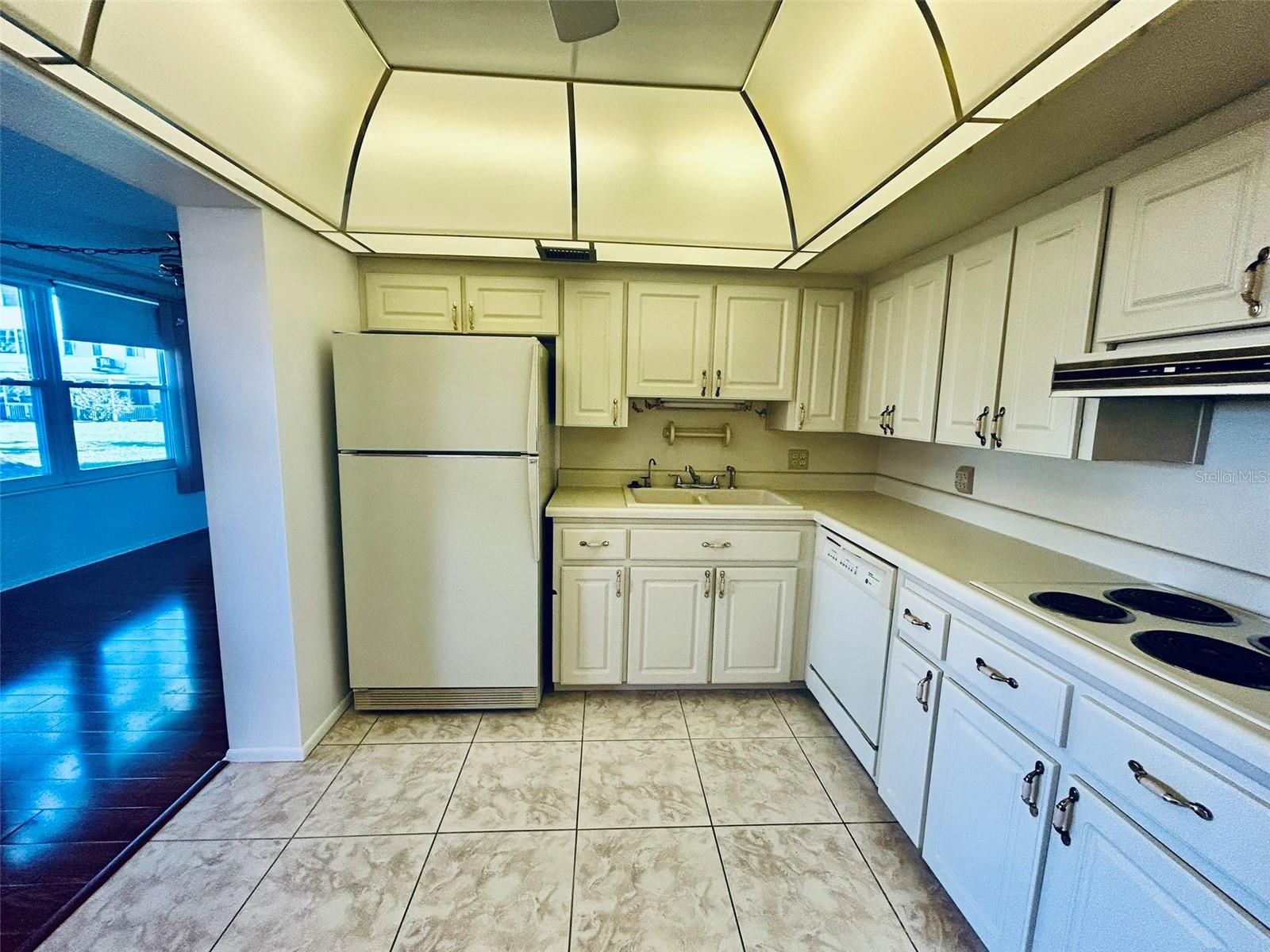 Image 6 of 40 For 2400 Columbia Drive 18