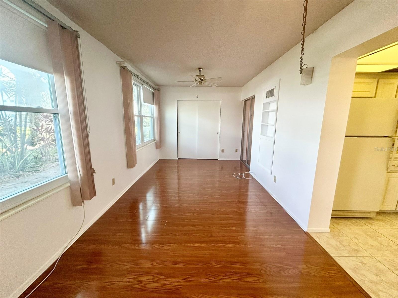 Image 8 of 40 For 2400 Columbia Drive 18