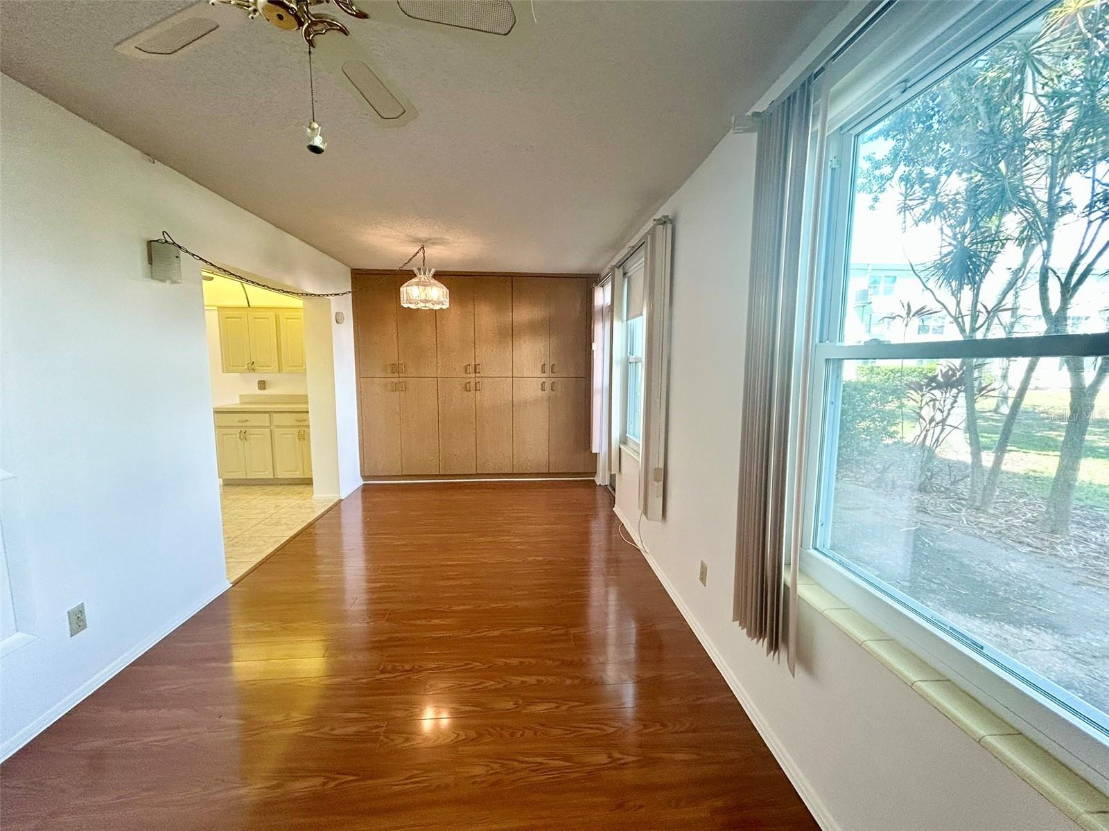 Image 9 of 40 For 2400 Columbia Drive 18