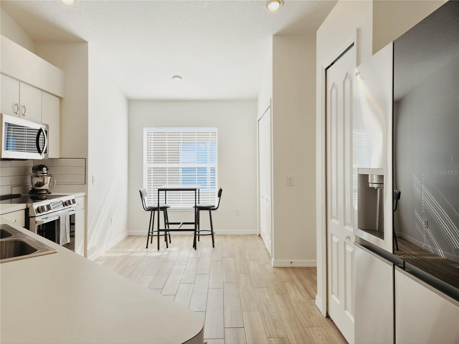 Listing photo id 9 for 1426 Appleton Place