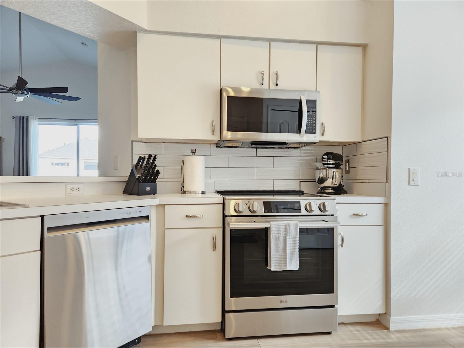 Listing photo id 11 for 1426 Appleton Place