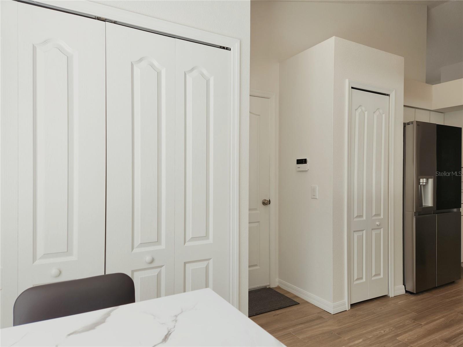 Listing photo id 12 for 1426 Appleton Place