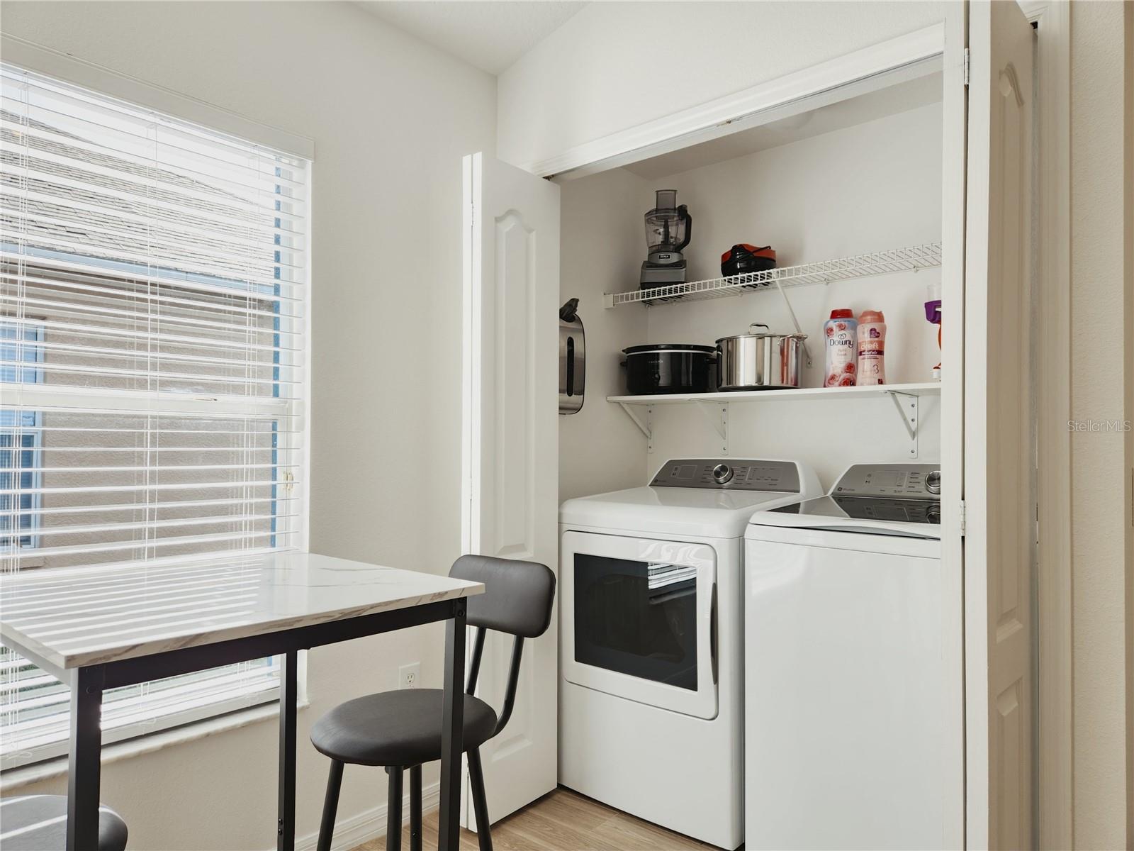 Listing photo id 13 for 1426 Appleton Place